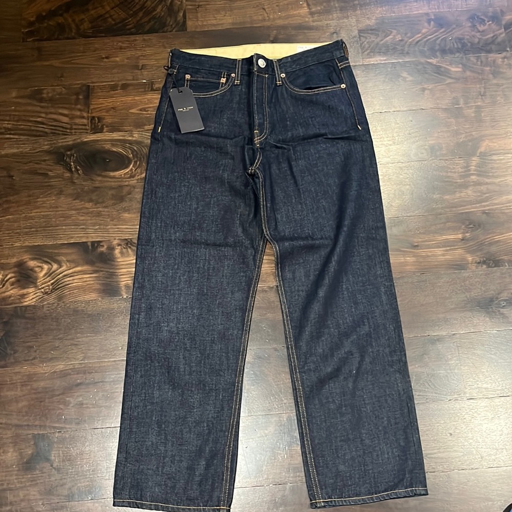 **NEW JEANS**